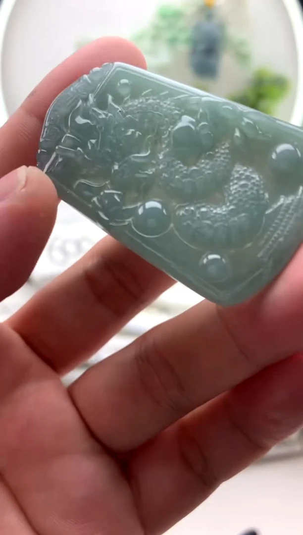 翡翠未镶嵌颈饰龙牌1