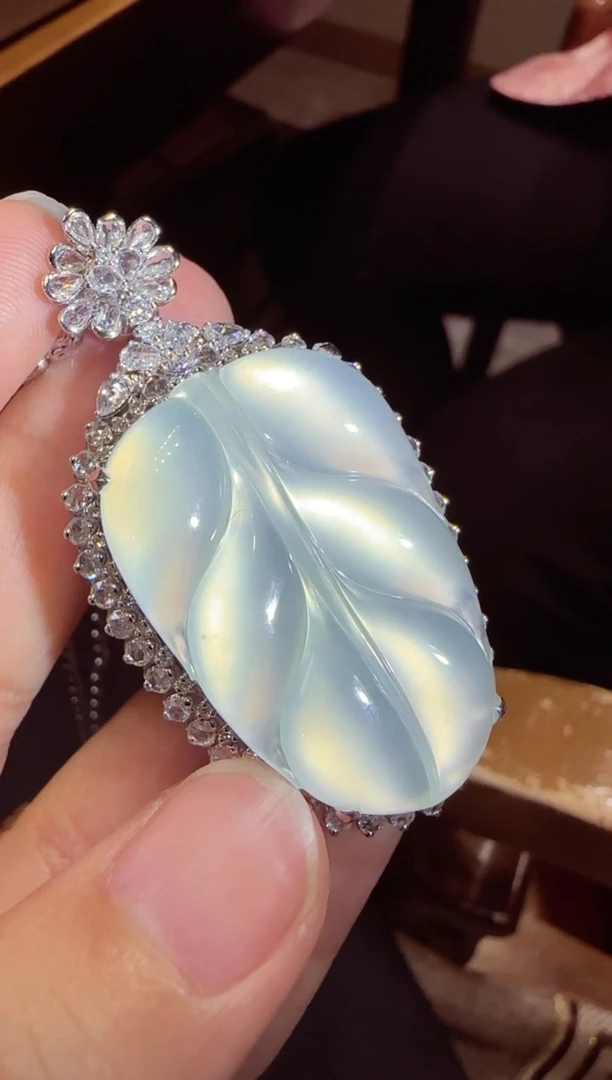 【闪购商品】翡翠吊坠(不含链)18K金镶嵌叶子