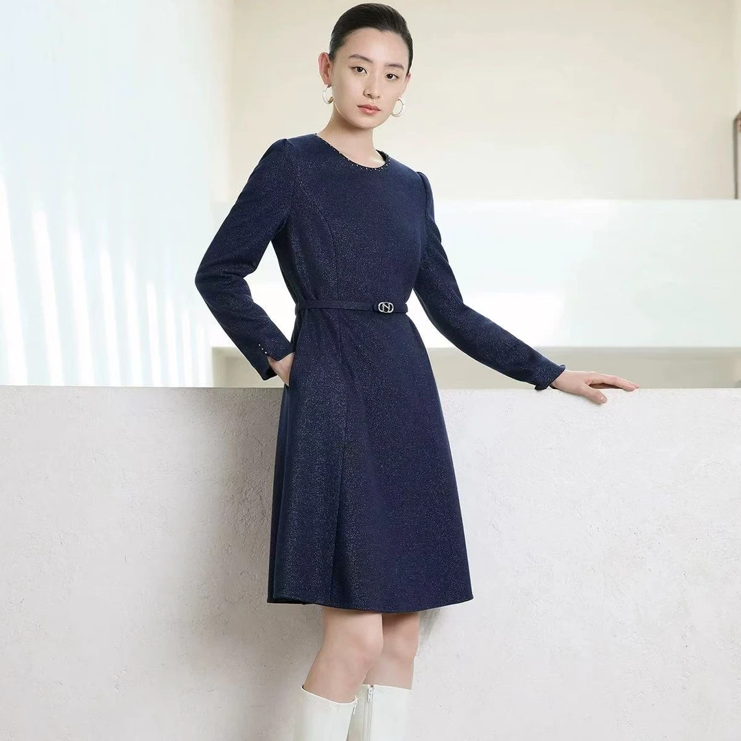 娜尔思气质简约优雅羊毛连衣裙女2025冬装新款通勤A字裙NF09559Q8