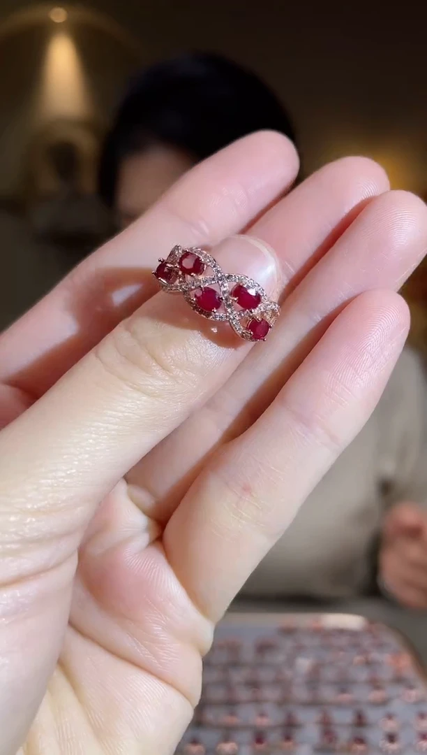 银S925镶嵌手饰红宝石手饰