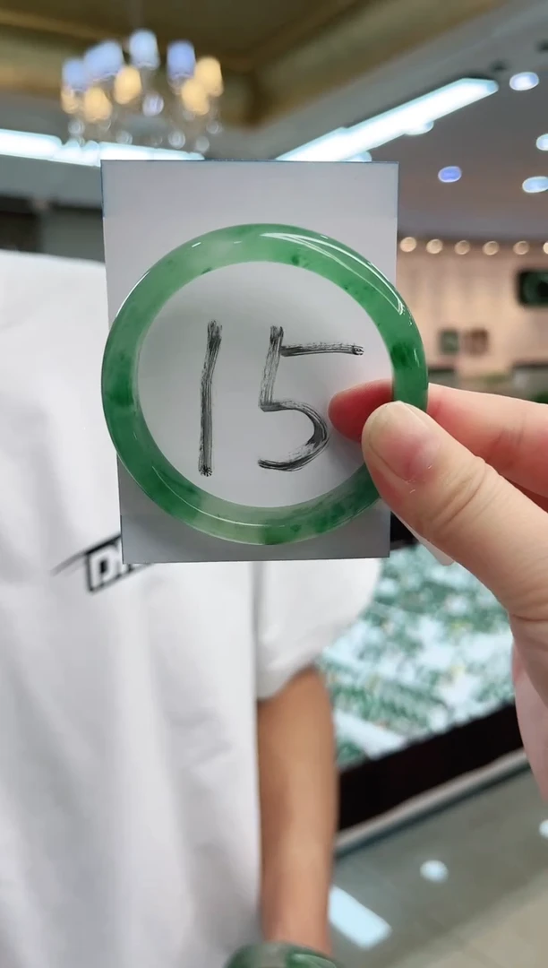 未镶嵌手镯石英质玉（非洲翠）微瑕，一经发货，运费不退介意勿拍