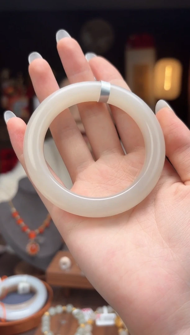 【闪购商品】和田玉AC73手镯未镶嵌-