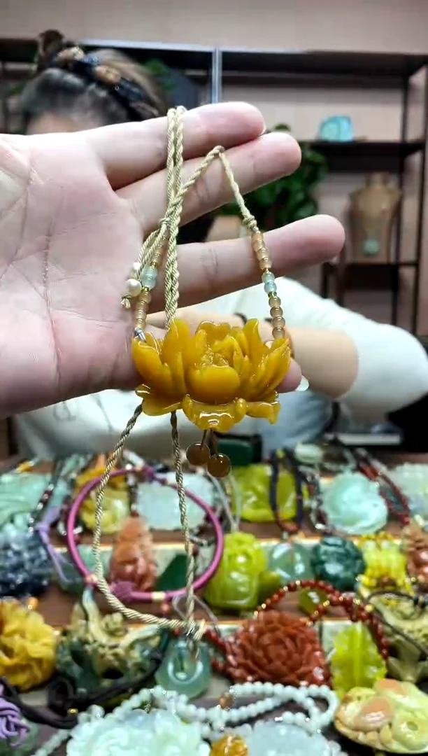 未镶嵌岫玉颈饰·1