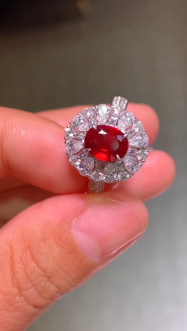 18K金镶嵌戒指红宝石1.39CT