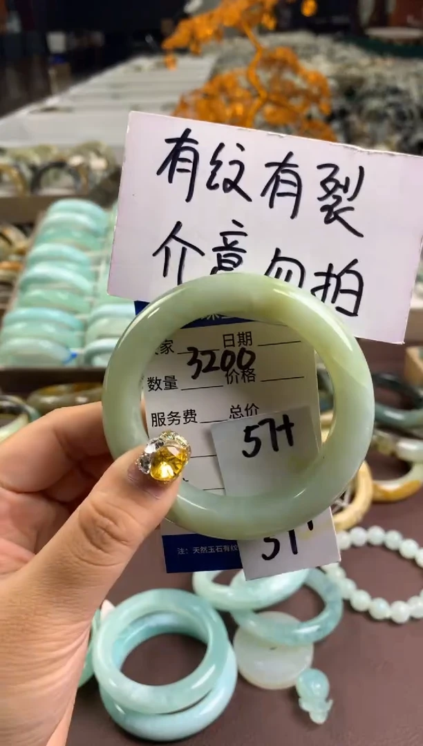 【闪购商品】蛇纹石玉手镯未镶嵌3200