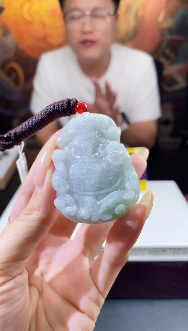 翡翠未镶嵌颈饰多样性发其一