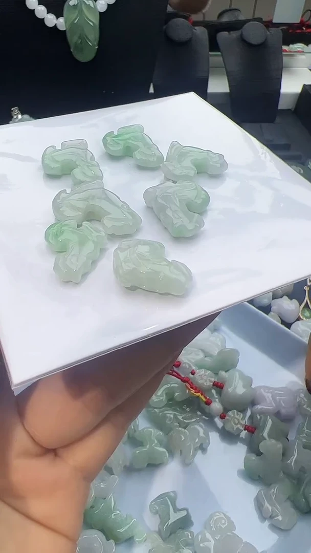 【闪购商品】翡翠挂件未镶嵌生肖鸡多样性发其一