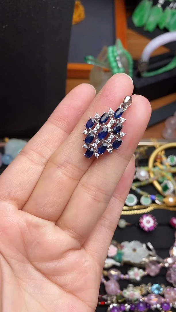 颈饰蓝宝石未镶嵌蓝宝石吊坠