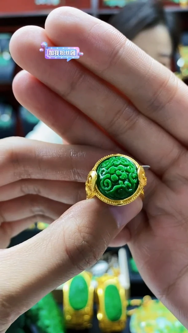 颈饰未镶嵌翡翠戒指