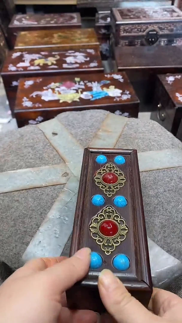 木木雕款盒子一个