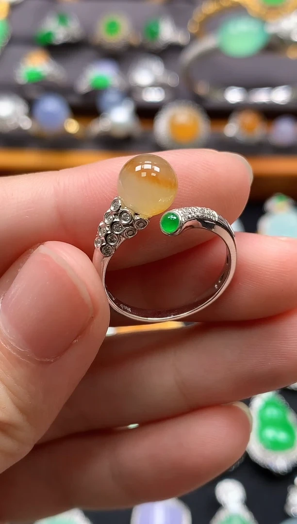 18K金镶嵌戒指翡翠翡翠