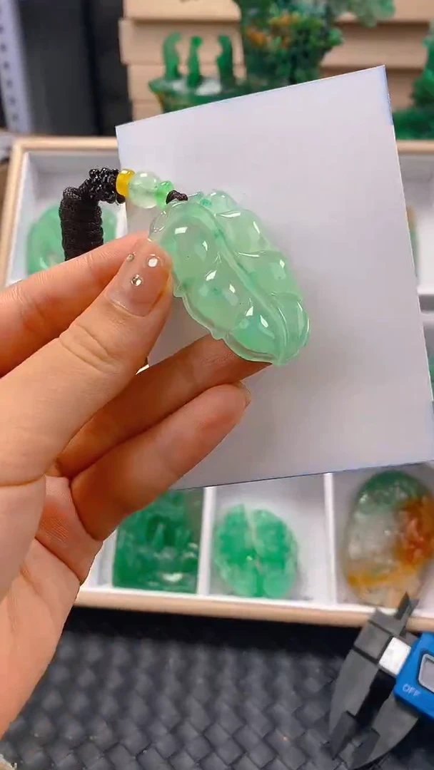 石英质玉未镶嵌颈饰4072