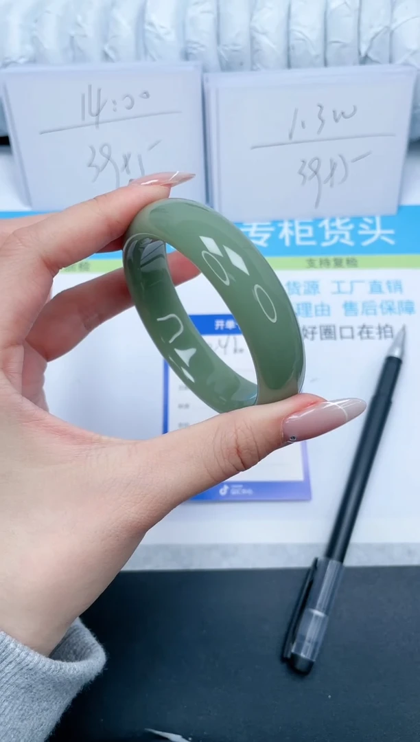 【闪购商品】石英质玉手镯未镶嵌241-56.5