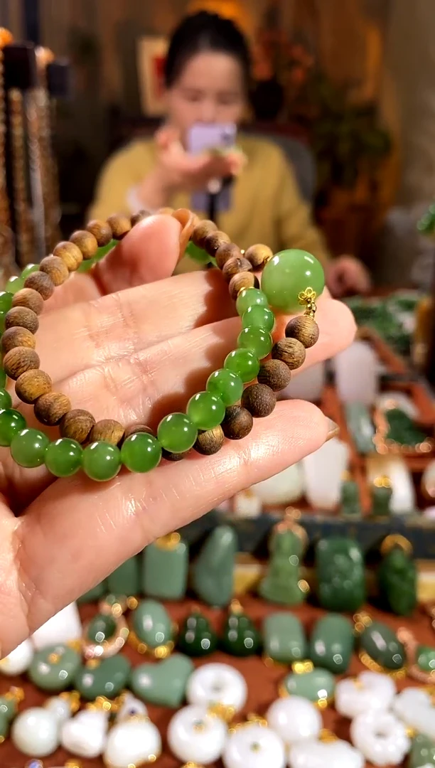 未镶嵌手链和田玉惠****、.