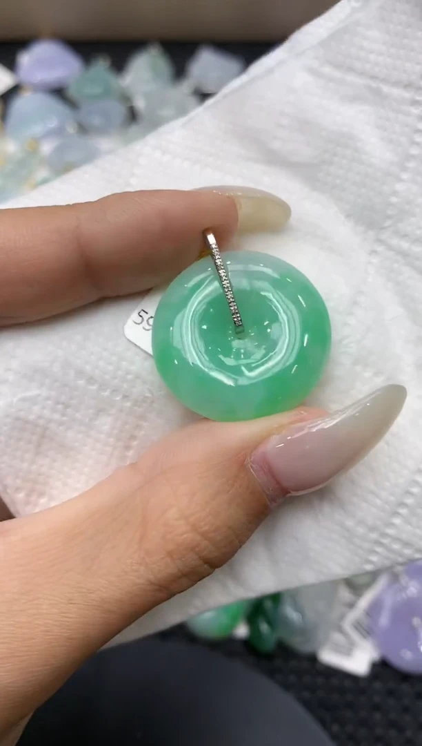 颈饰18K金镶嵌翡翠1111111111