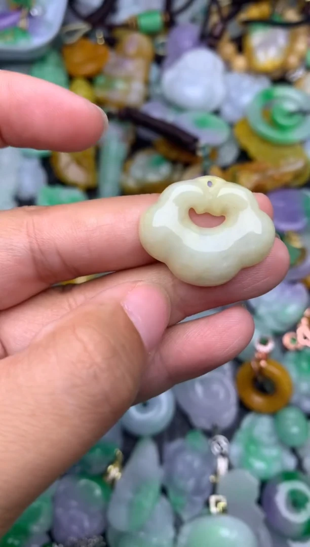颈饰未镶嵌翡翠缅甸翡翠吊坠