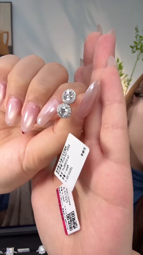 铂Pt950镶嵌合成钻石耳饰pt950圆钻耳钉1ct