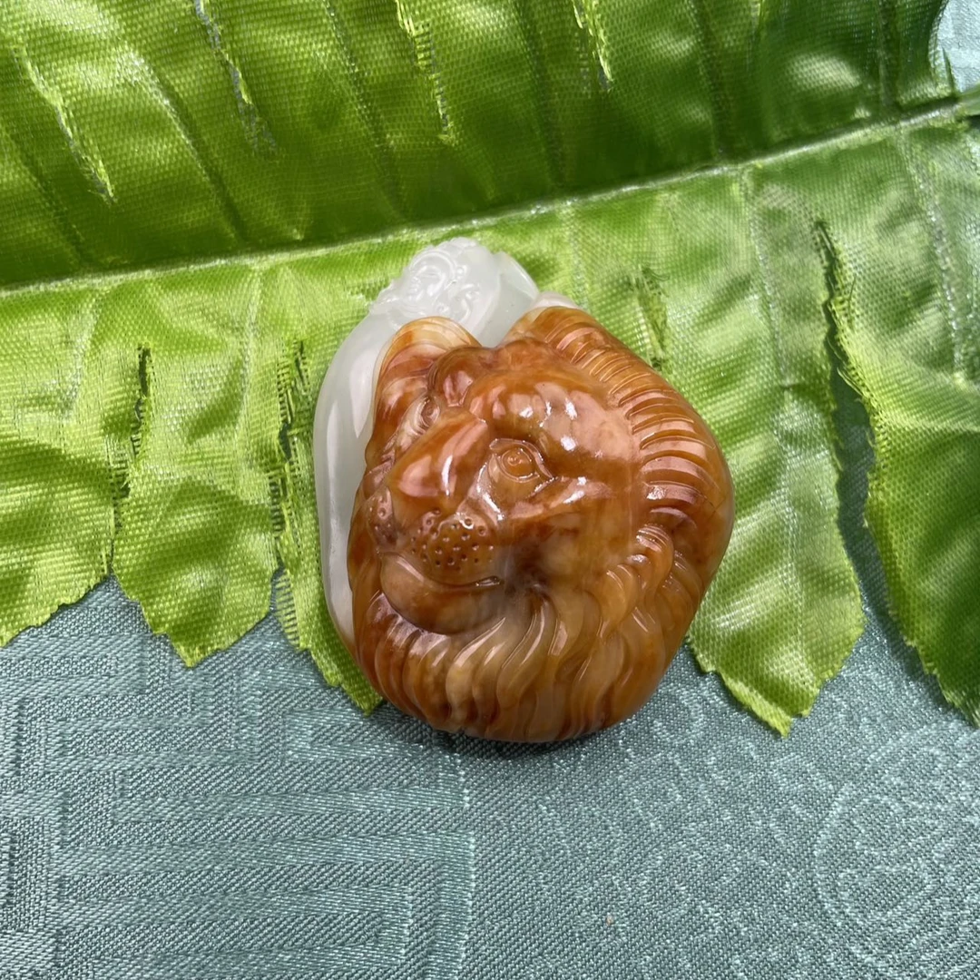 精美和田玉籽料狮子头