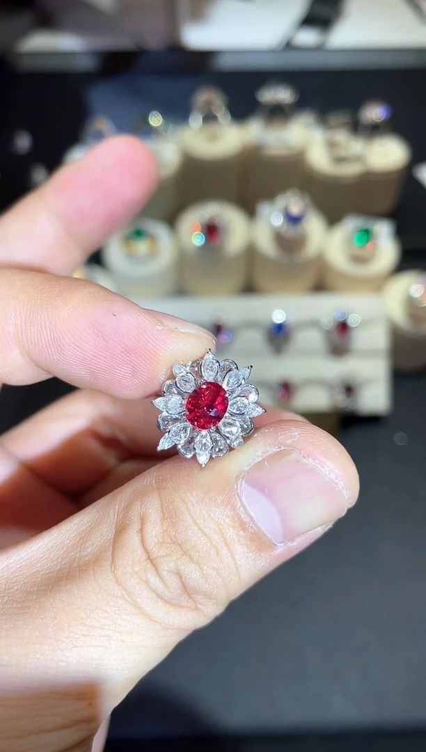 18K金镶嵌戒指红宝石1.19ct