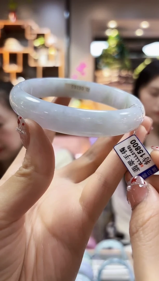 【闪购商品】翡翠颈饰未镶嵌70手镯