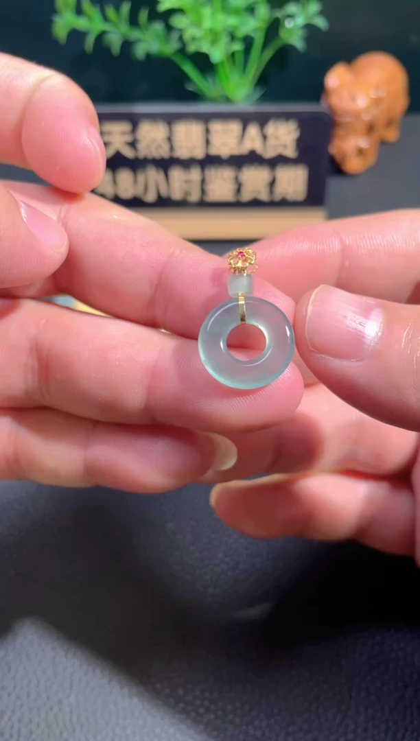 颈饰18K金镶嵌翡翠翡翠