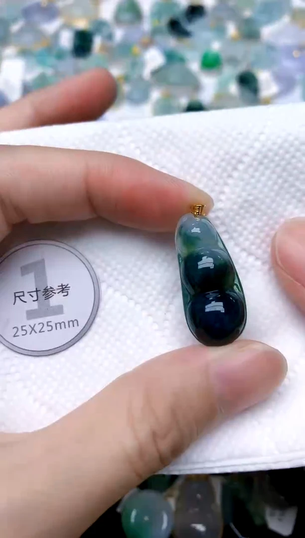颈饰18K金镶嵌翡翠天然A货翡翠