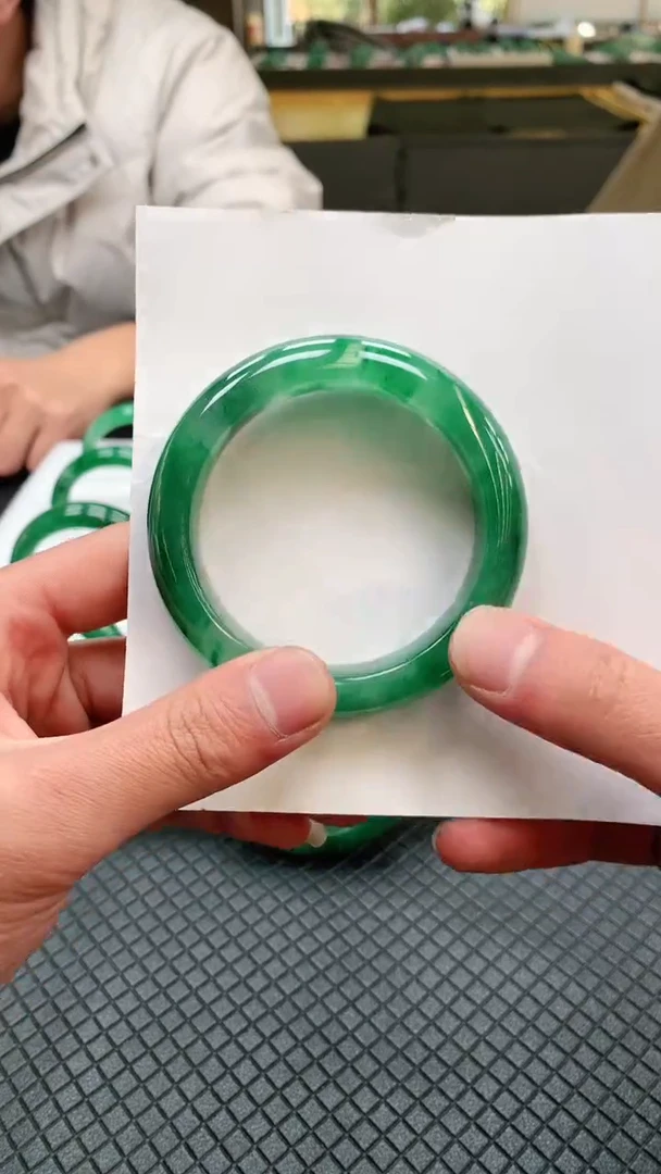 【闪购商品】石英质玉手镯未镶嵌冰飘花手镯