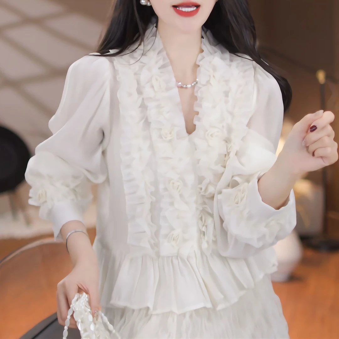 2025春季新款时尚韩系甜美设计感绣花云朵长袖法式小衫LK2501770