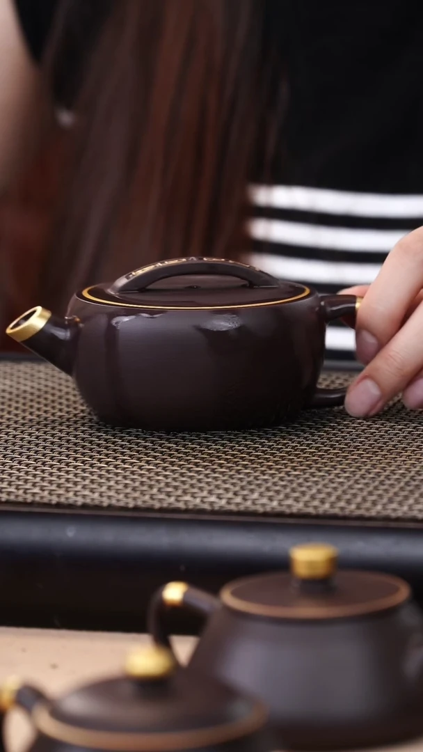 茶壶紫砂四号井茄皮紫泥描金炮嘴一片瓦150cc