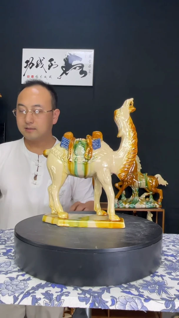陶瓷满载而归驼白色三彩色高32cm
