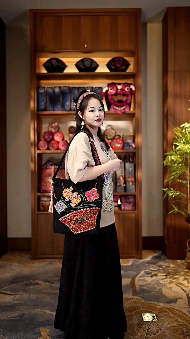 刺绣?****0私人定制苗族手工A837