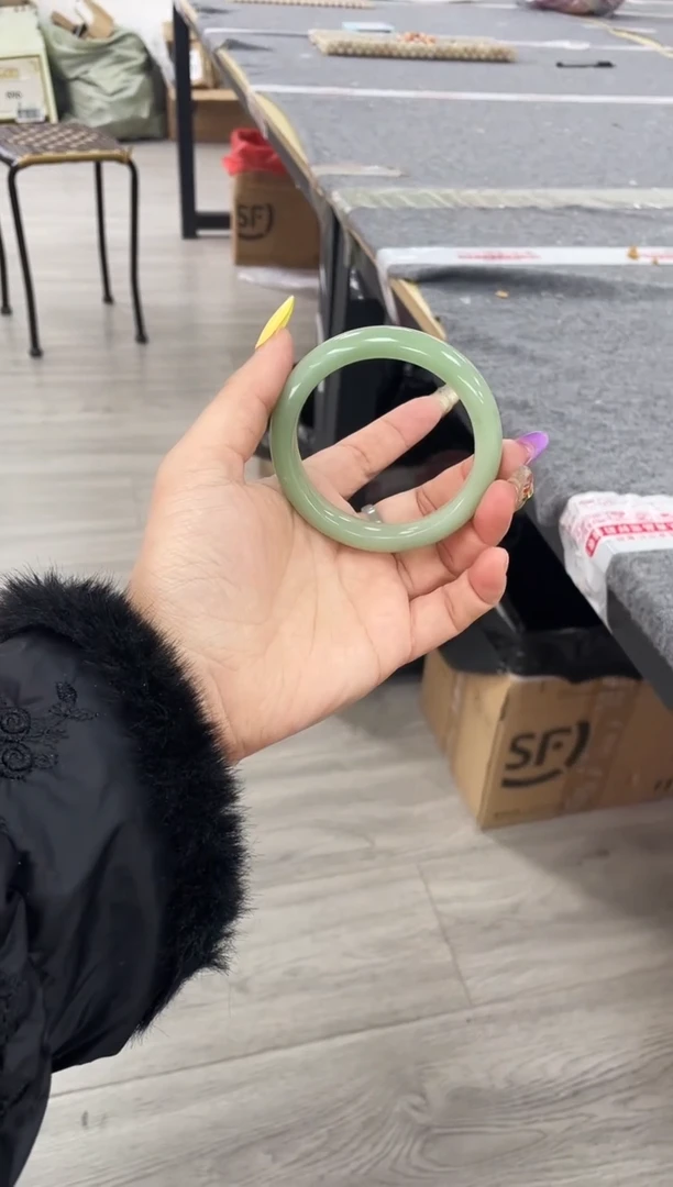未镶嵌绿密玉镯子密玉（石英质玉）皮*妈皮皮妈59