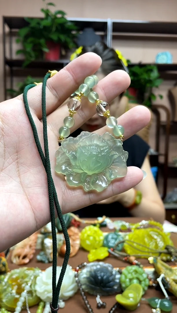 未镶嵌岫玉吊坠多样性发货发其中之一