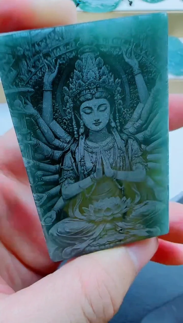 翡翠未镶嵌颈饰鼠本命佛