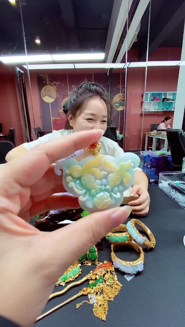 翡翠未镶嵌颈饰翡翠吊坠