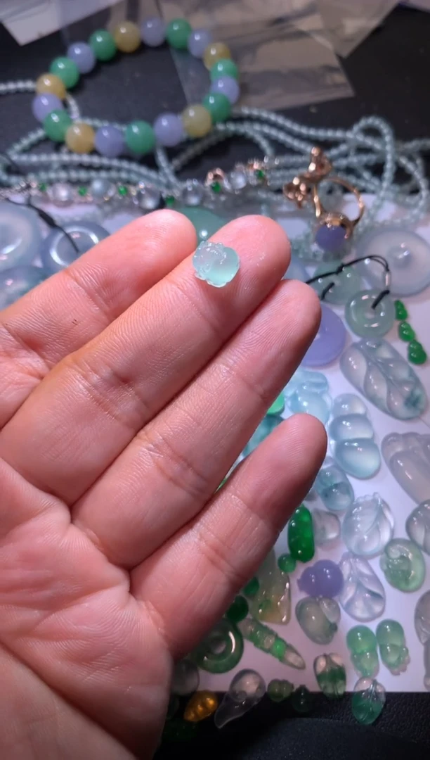 【闪购商品】翡翠颈饰未镶嵌貔貅