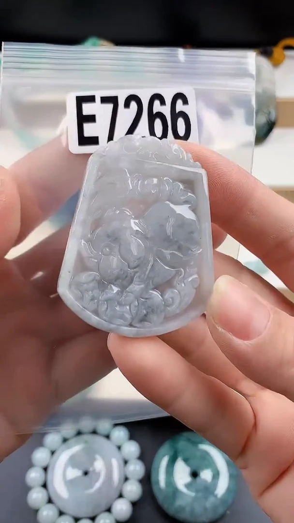 颈饰未镶嵌翡翠天然翡翠吊坠挂件