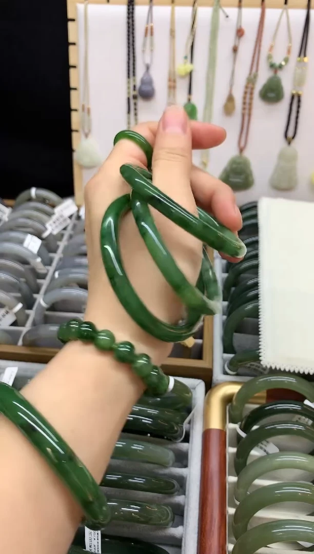 未镶嵌手镯和田玉碧玉手镯58-60圈口随机发一条