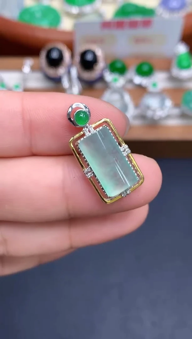 颈饰18K金镶嵌翡翠441-中国好珍宝