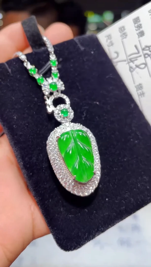 【闪购商品】翡翠吊坠(赠链)未镶嵌0347274246多样性发货