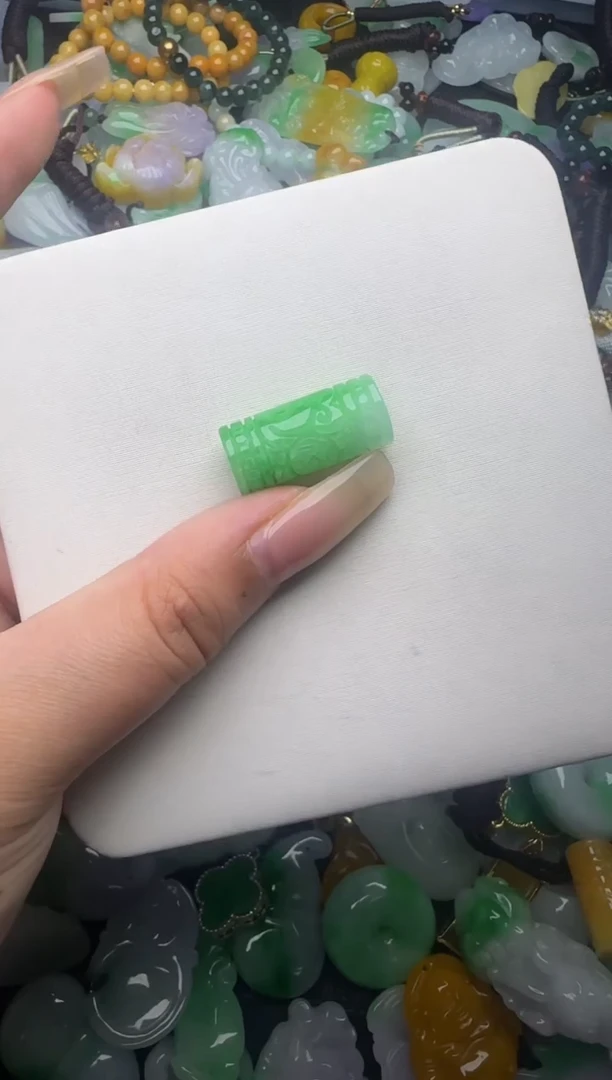 翡翠未镶嵌颈饰天然缅甸翡翠吊坠