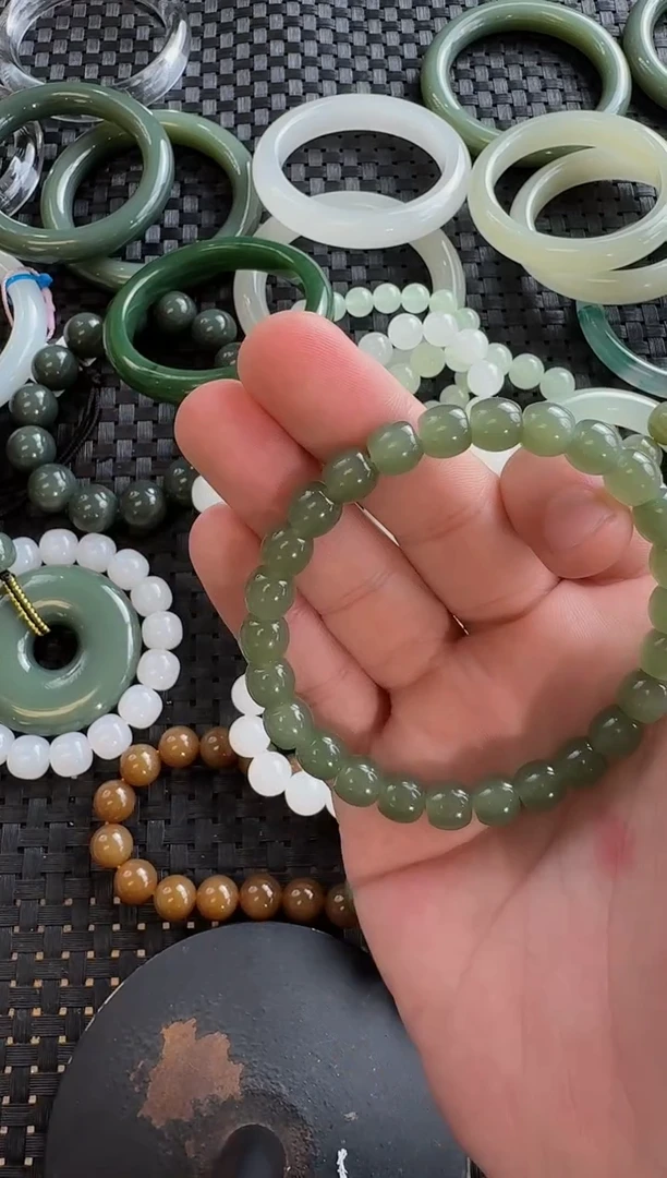 和田玉未镶嵌颈饰8*7湖水绿