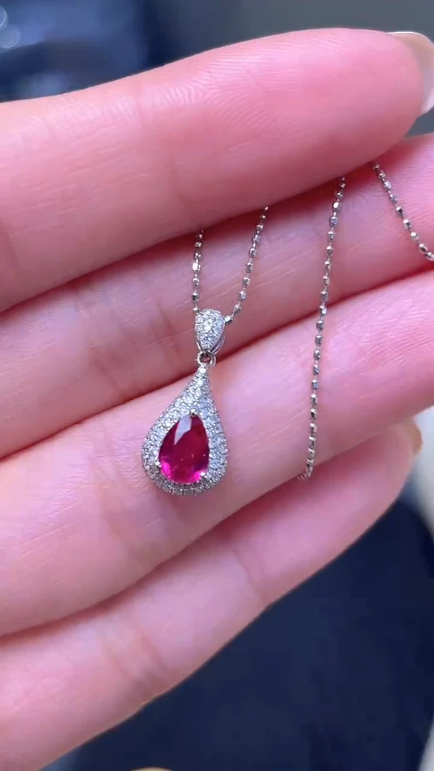 颈饰18K金镶嵌红宝石鸽血红主石：0.56ct