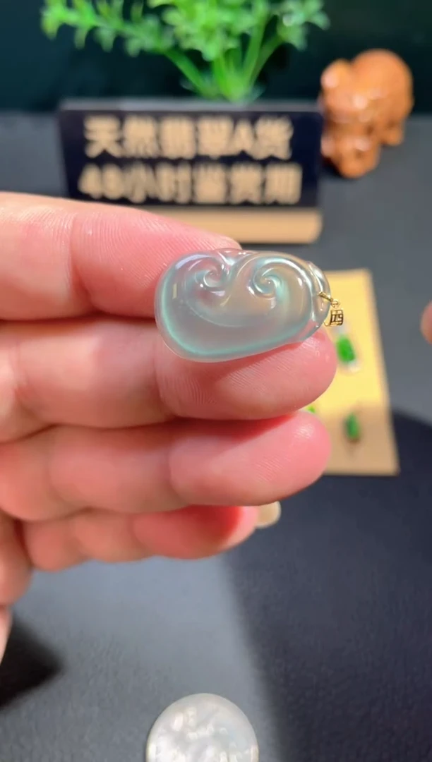 颈饰18K金镶嵌翡翠翡翠