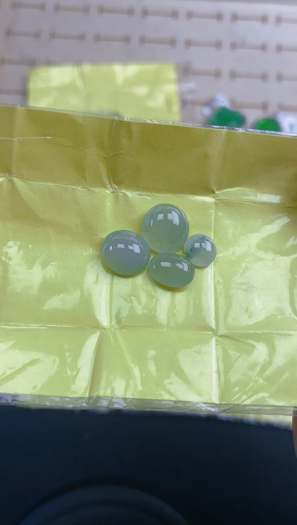 翡翠裸石天然翡翠蛋面52