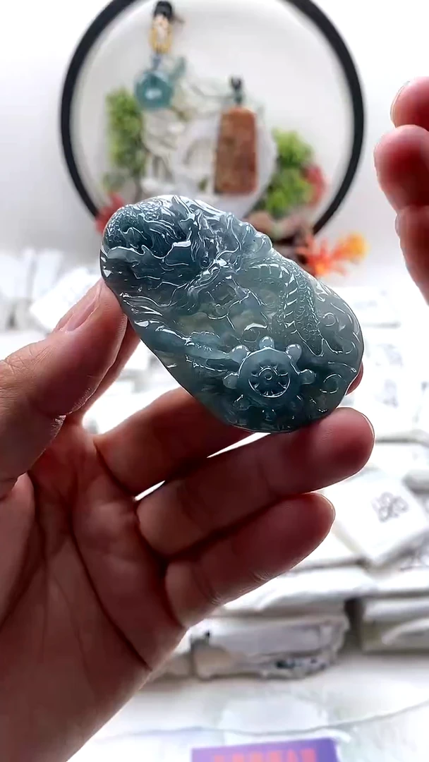 颈饰未镶嵌翡翠龙牌