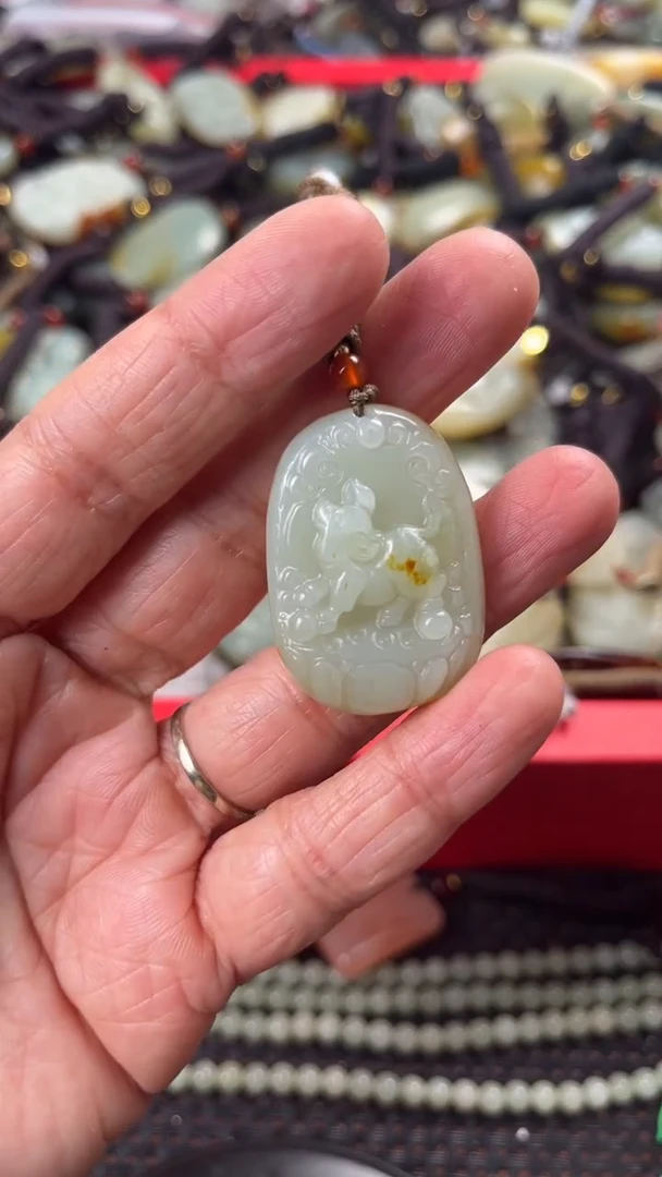 【闪购商品】和田玉颈饰未镶嵌多样性发货没有证书拍一发一有瑕