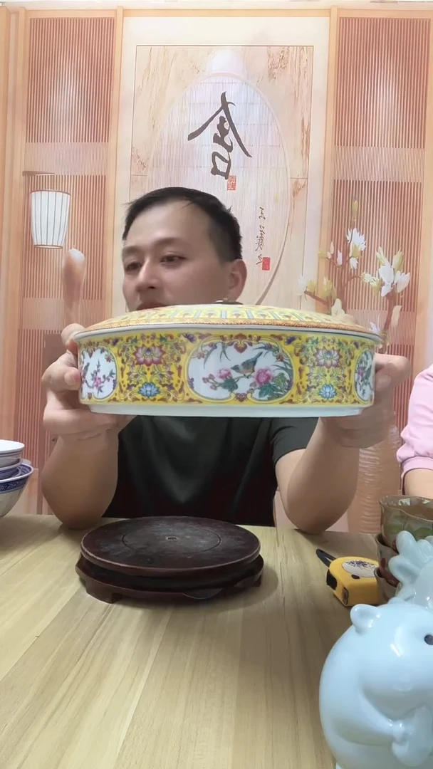 瓷大*缠枝花鸟茶饼罐1个（微瑕）