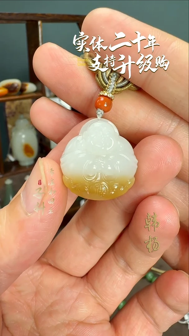 颈饰未镶嵌和田玉新疆和田玉且末糖白玉抱抱佛挂件12g