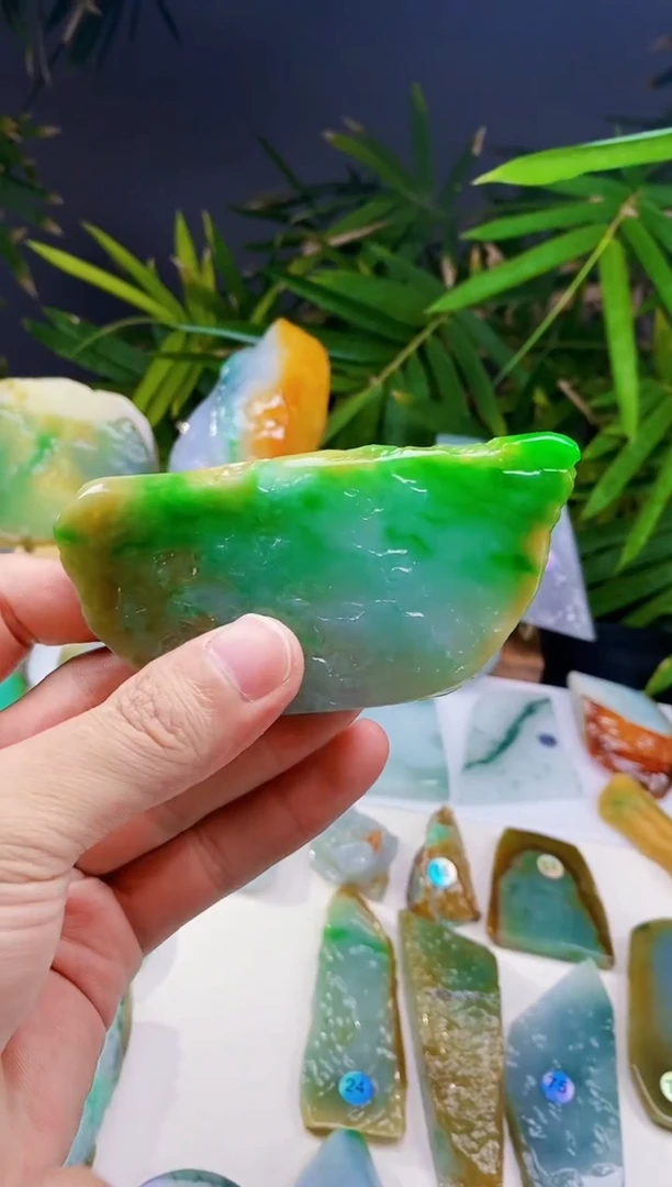 定制翡翠未镶嵌礼**来翡翠